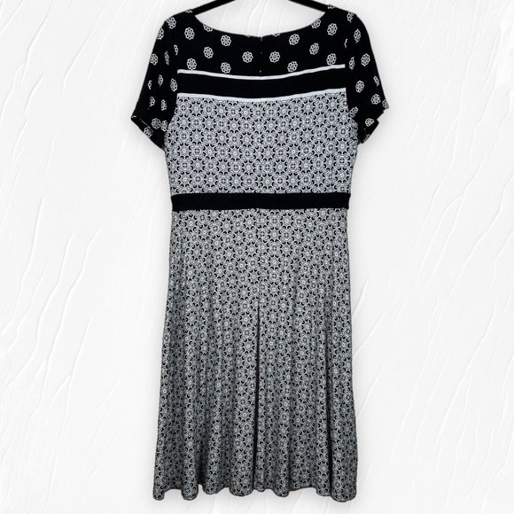 Ann Taylor Loft Black & White Geometric / Floral Print Dress Fit & Flare Size 10 - Picture 3 of 9
